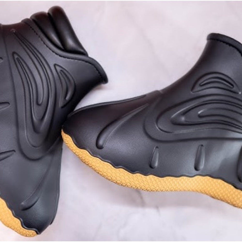 Men's Black and Tan Slip-On Sneakers